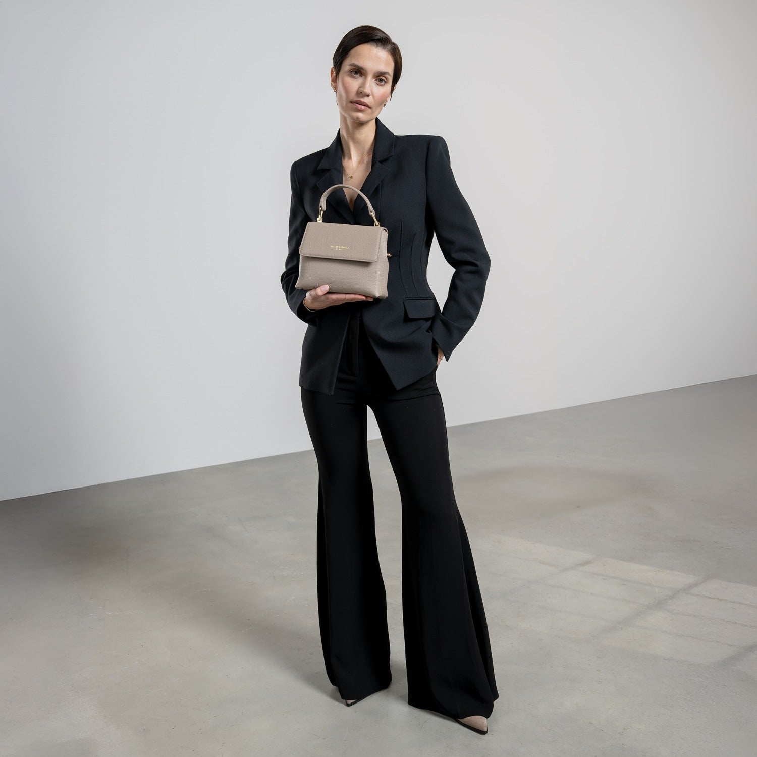 Isabel Bernard Femme Forte Heline Taupe Leather Handbag made of Calfskin IB21039