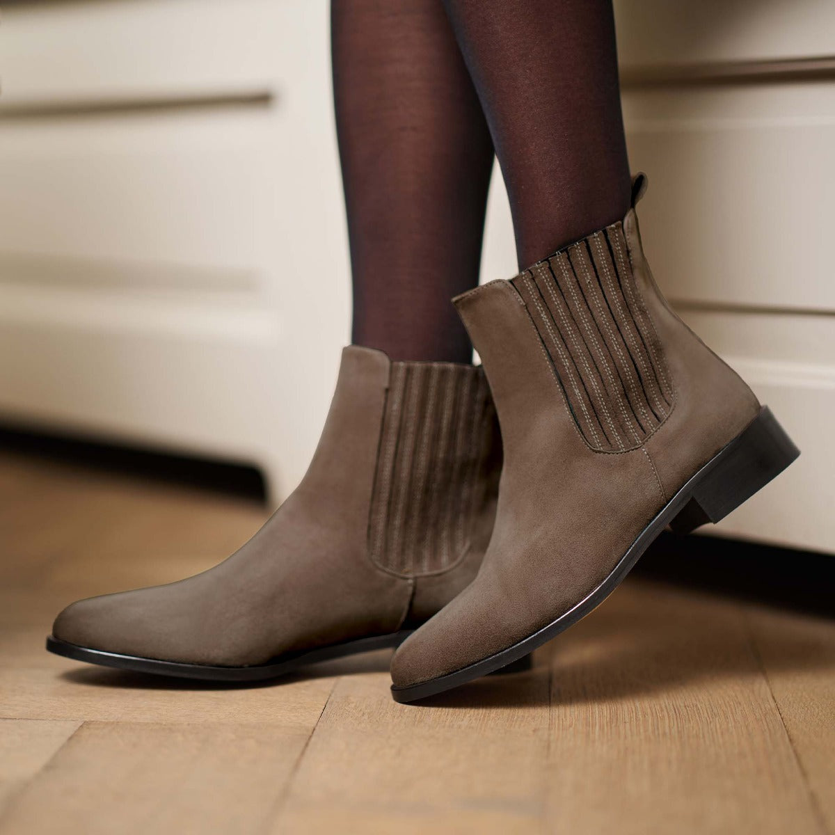 Isabel Bernard Vendôme Chey Taupe Suede Chelsea Boots IB53000SS-178-36