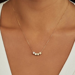 Isabel Bernard Le Carré 14 karaat gouden kubus inital ketting IB340043-A
