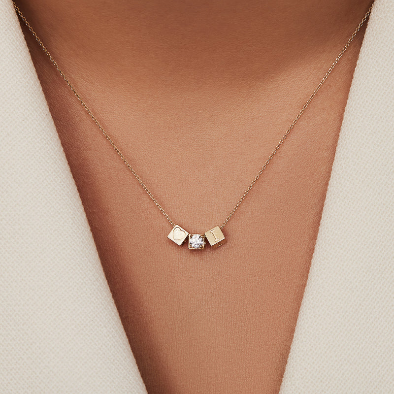 Isabel Bernard Le Carré 14 karaat gouden kubus inital ketting IB340043-A-zoom-