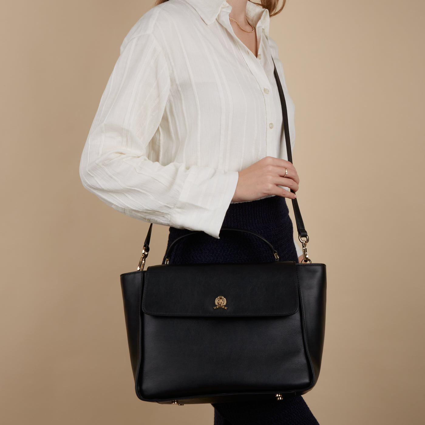 Tommy Hilfiger Crest Black Handbag AW0AW15702BDS