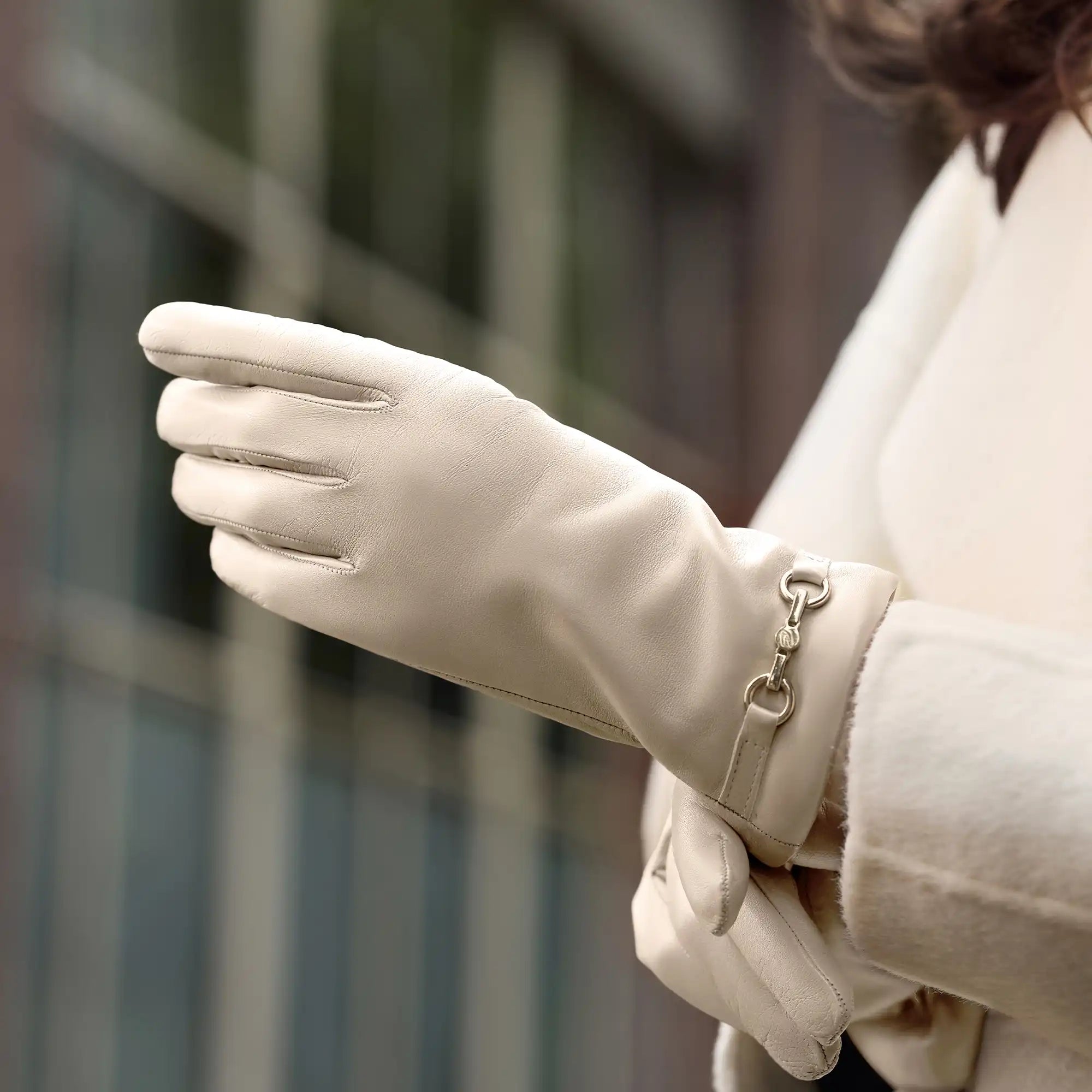 Isabel Bernard Honoré Marcelia cream goatskin leather gloves IB67001-372-7