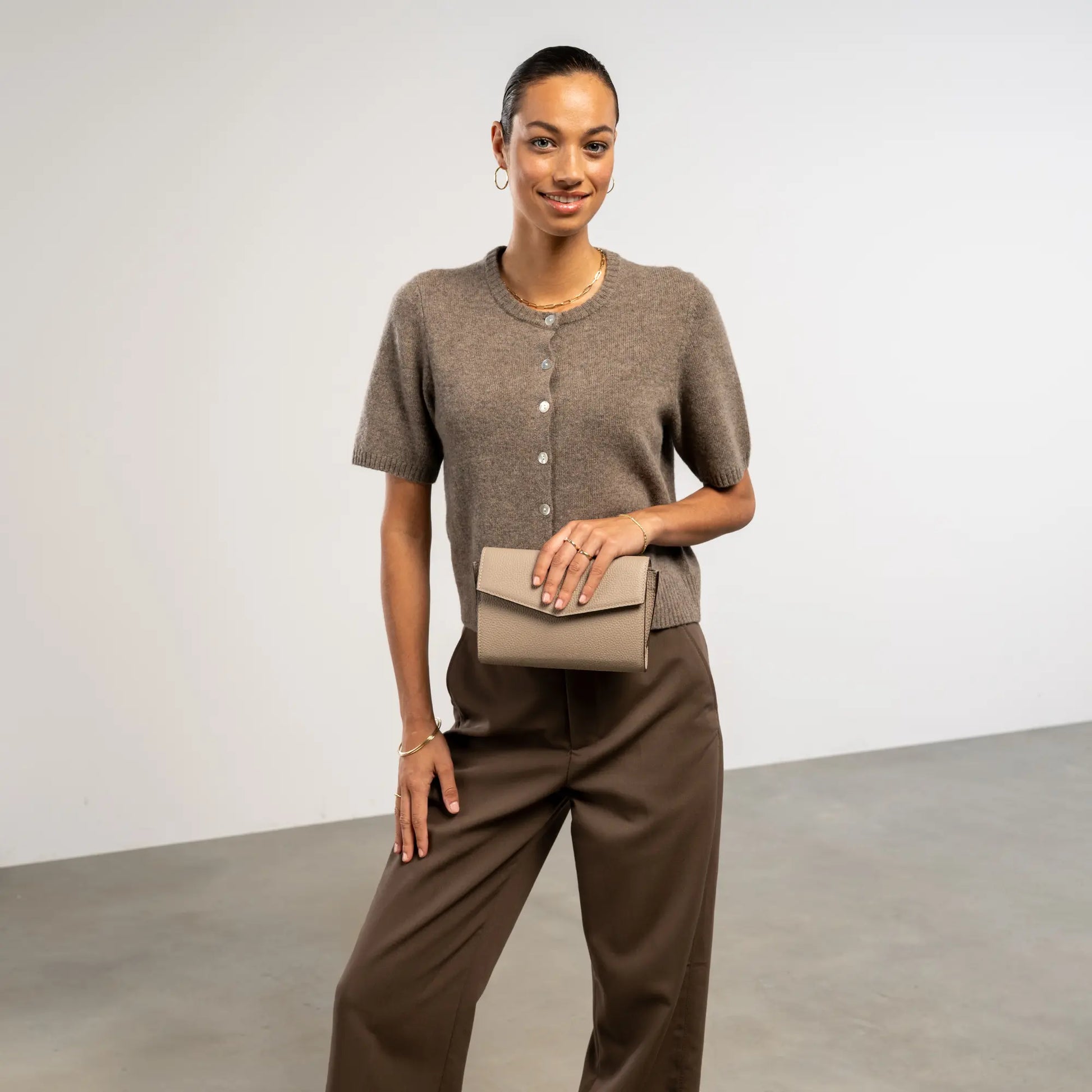 Isabel Bernard Honoré Lina Taupe Clutch With Detachable Shoulder Chain IB21135-078