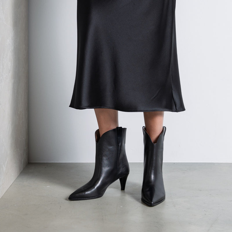 Isabel Bernard Bottes Louane en cuir de veau noir IB53009-001-37-zoom-