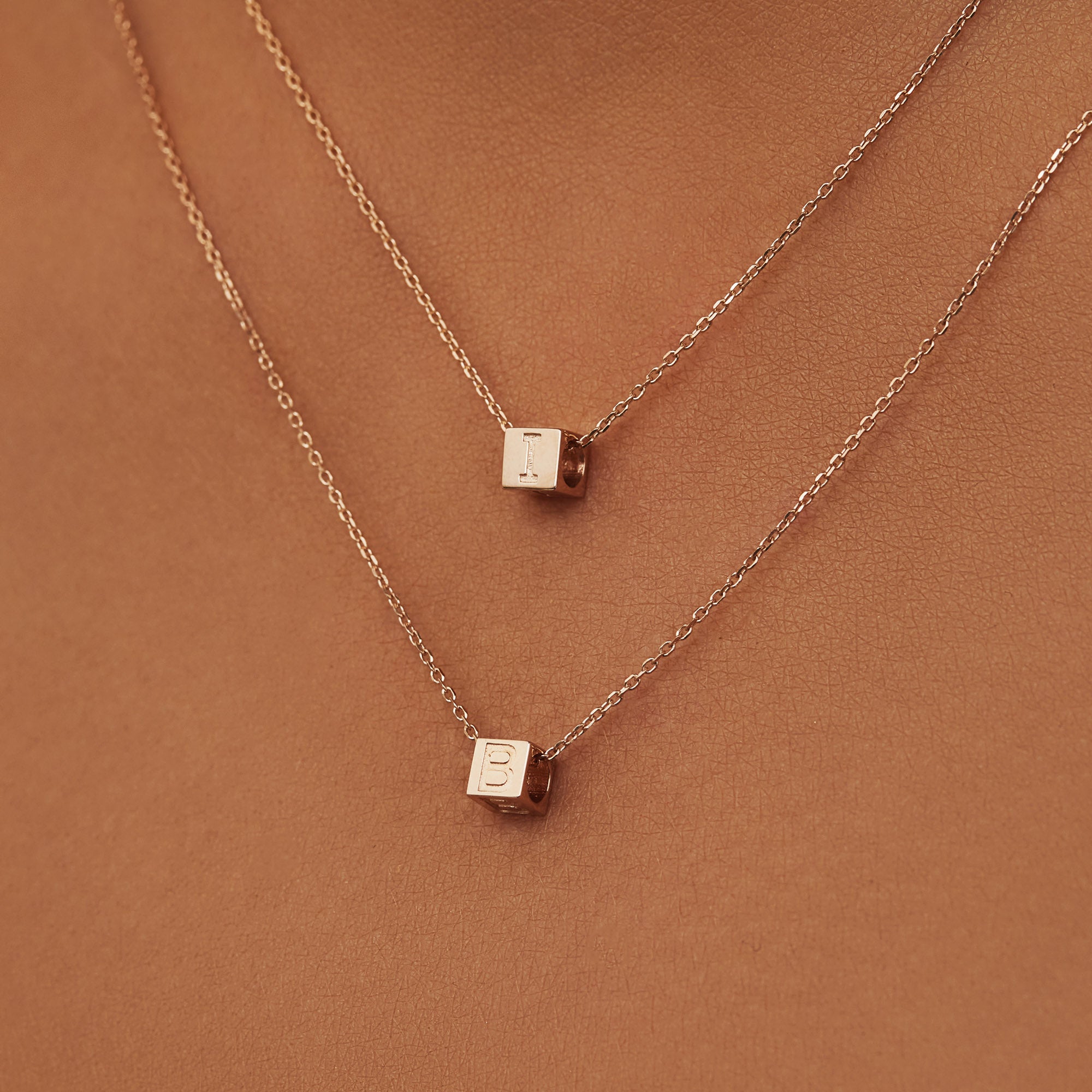 Isabel Bernard La Concorde Felie 14 Carat Rosegold cube Initial Charm IB350047-Z