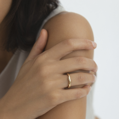 Mockberg Wavy Petite Ring MB0133