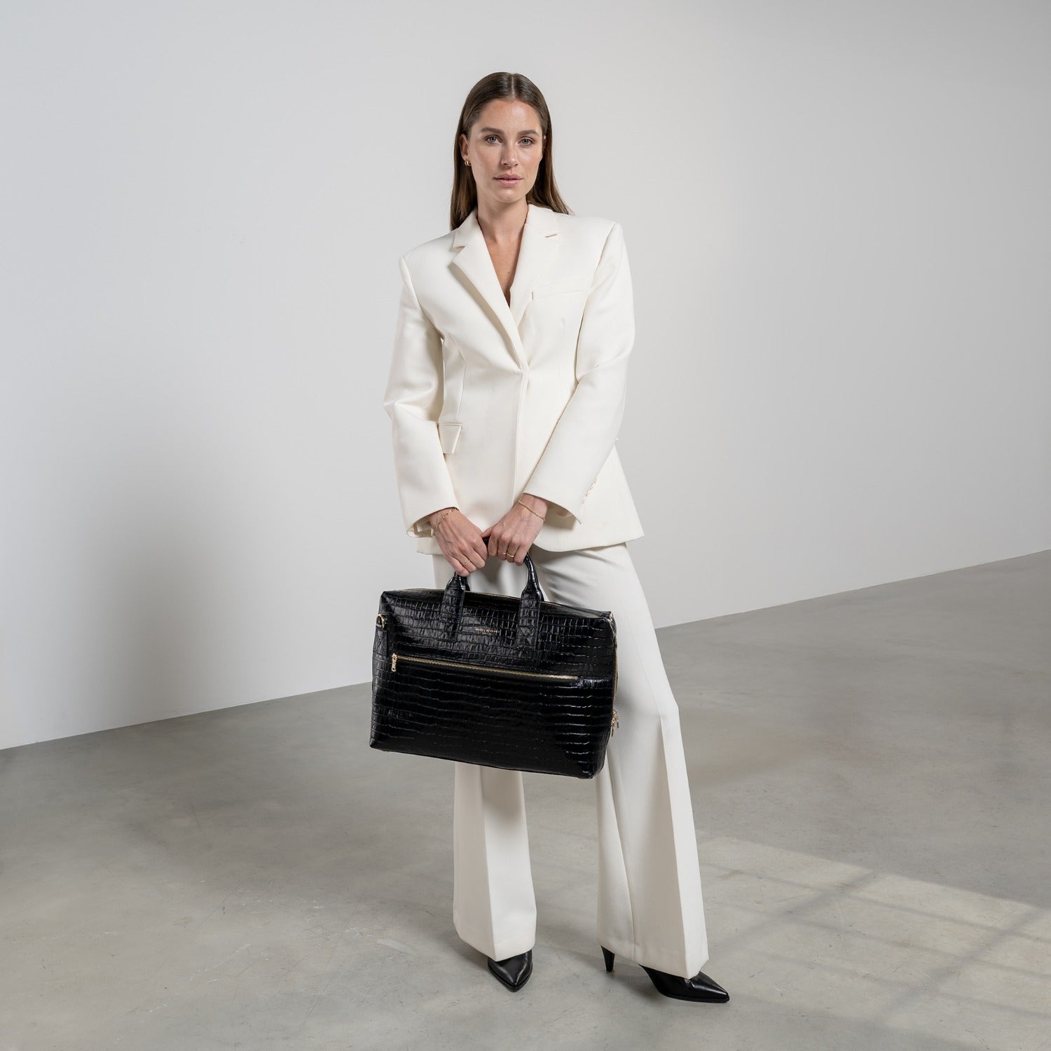 Isabel Bernard Honoré Anique Croco Black Calfskin Handbag IB25072