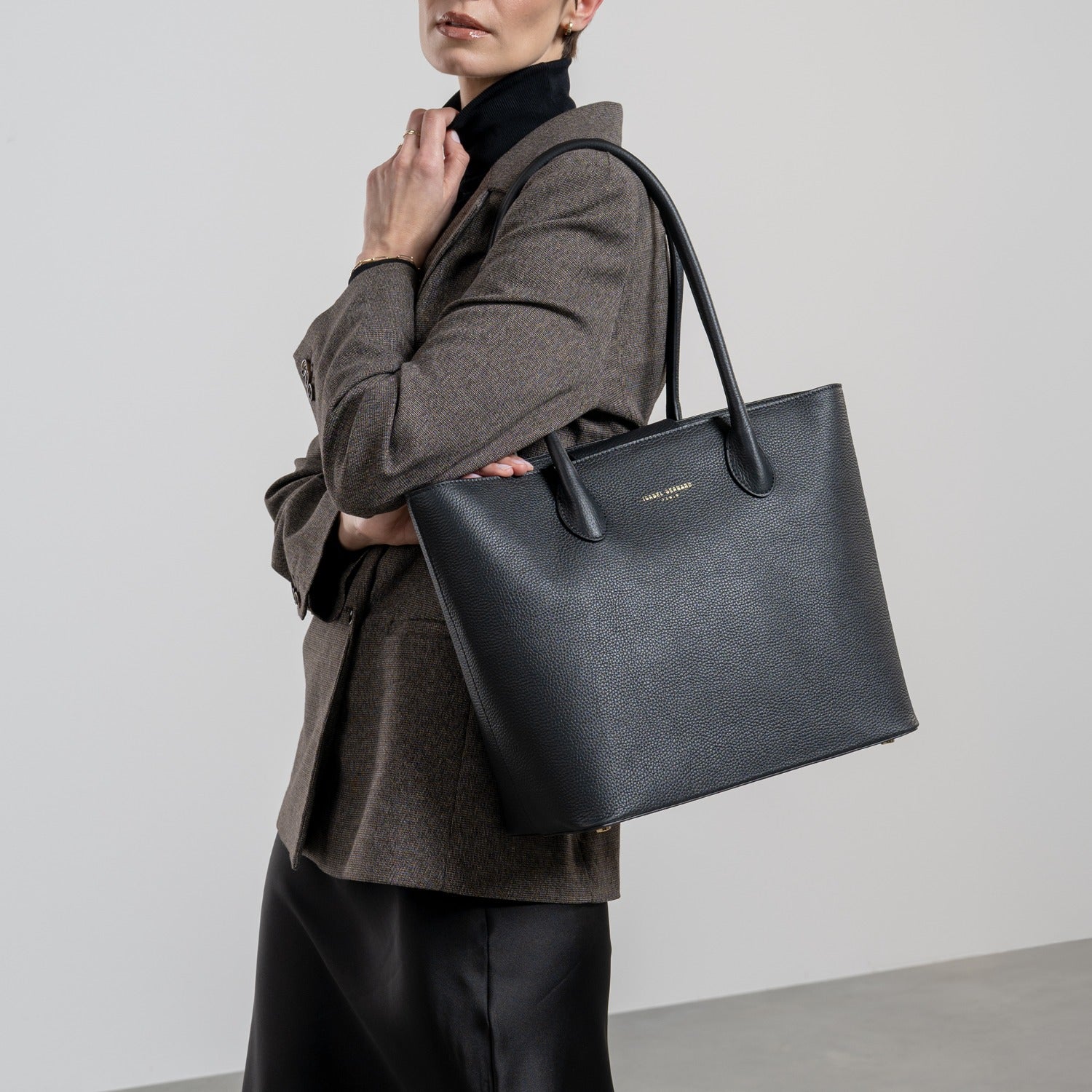 Isabel Bernard Honoré Lysanne Black Calfskin Shopper IB25022