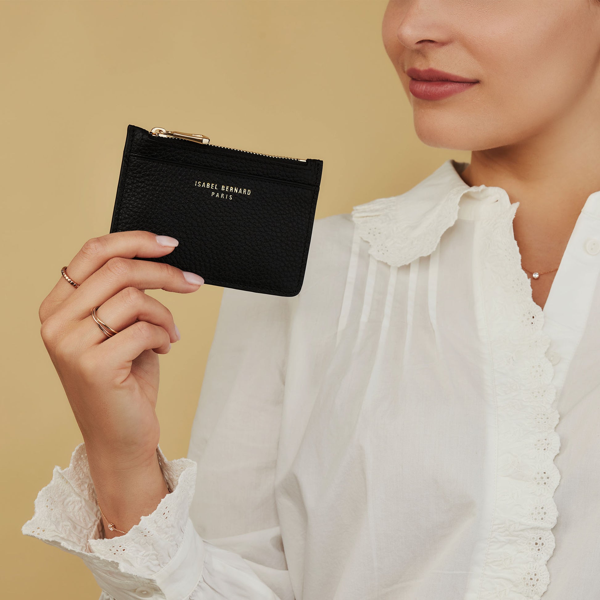 Isabel Bernard Honoré Aveline Black Leather Card Holder made of Calfskin IB27016