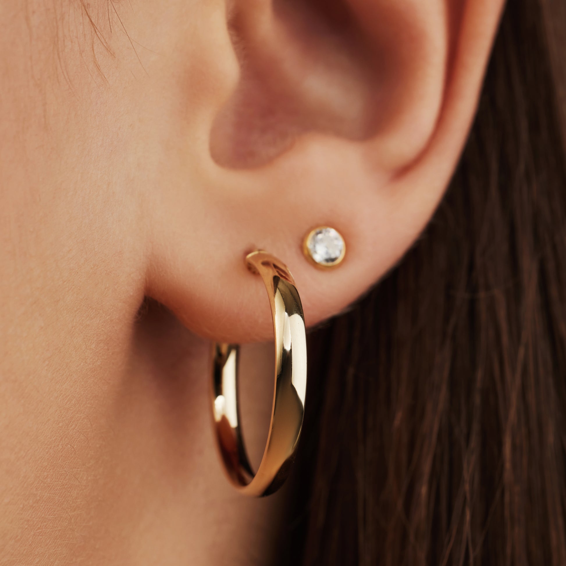 Isabel Bernard Rivoli Estrella 14 Carat Golden Hoop Earrings IB360126